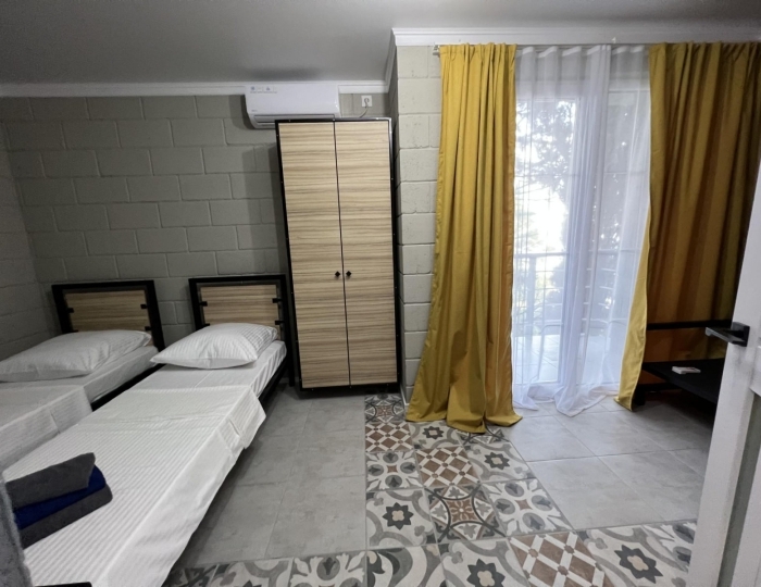 3-комнатные апартаменты улучшенные с 2 односпальными и 1 двуспальной кроватью - Отель «Жемчужина Абхазии» Цандрыпш