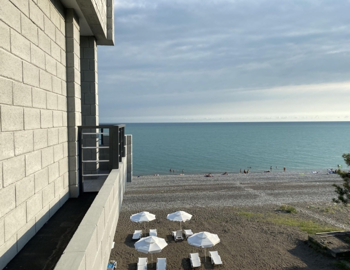 3-комнатные апартаменты улучшенные с 2 односпальными и 1 двуспальной кроватью - Отель «Жемчужина Абхазии» Цандрыпш